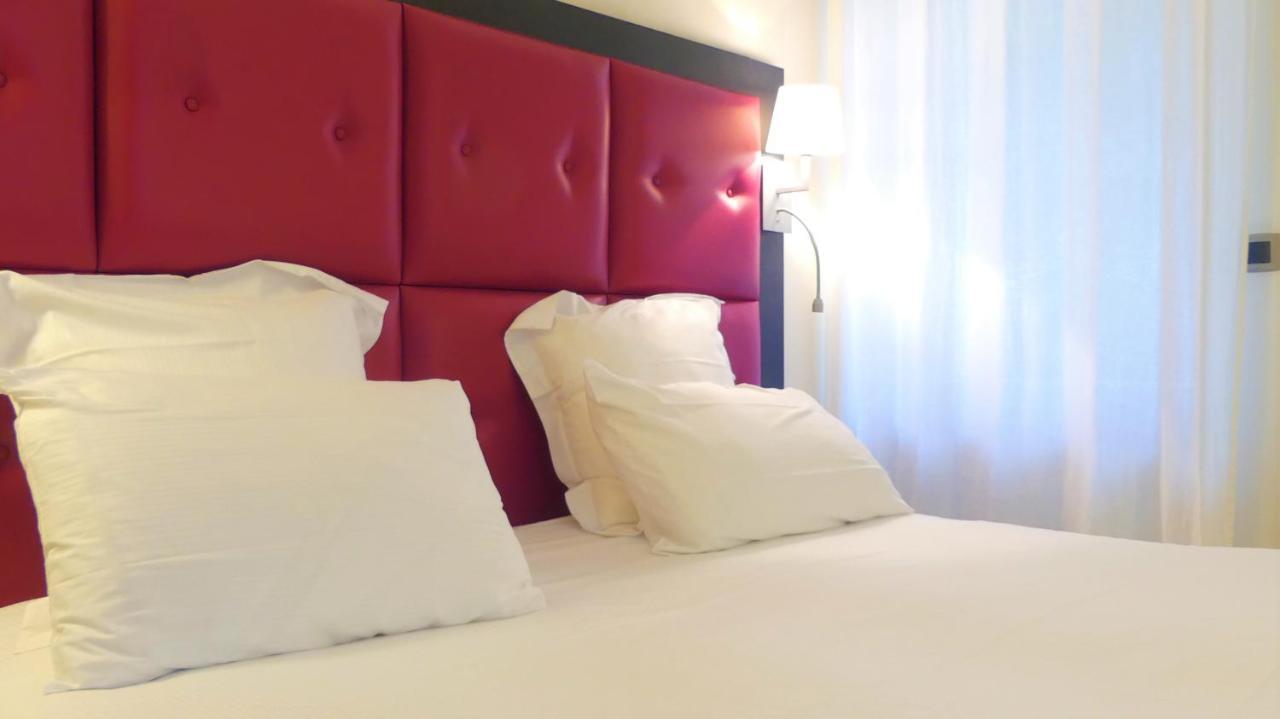 Logis Hotel Saint Guirec Et De La Plage เปโรส กีเรค ภายนอก รูปภาพ