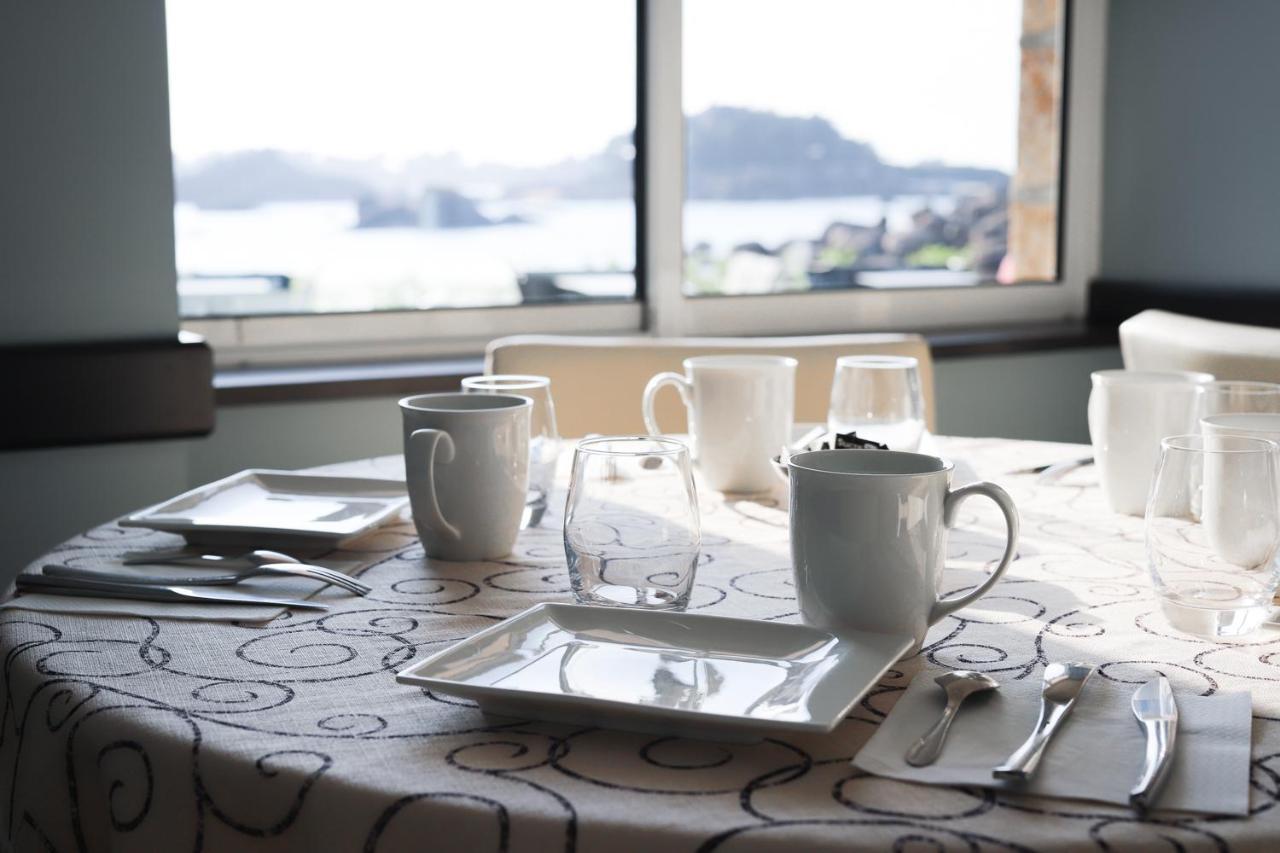 Logis Hotel Saint Guirec Et De La Plage เปโรส กีเรค ภายนอก รูปภาพ