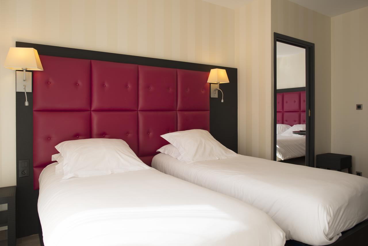 Logis Hotel Saint Guirec Et De La Plage เปโรส กีเรค ภายนอก รูปภาพ